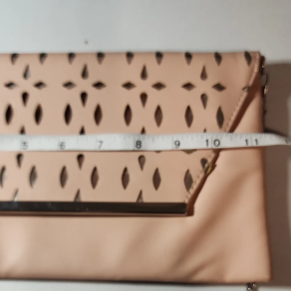Elegant Pink and Gold Clutch with Chain - Picture 3 of 6